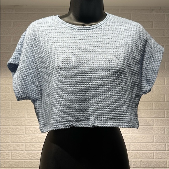 SHEIN Blue Crop Top with Chic Design - Picture 1 of 3